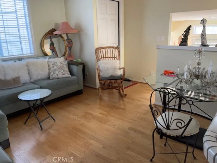 210 210 1/2 Nw Glendora, Long Beach, California 90803 home-pic-8